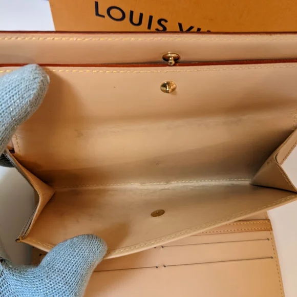 Authentic Louis Vuitton white multicolor Trifold converted to crossbody - Picture 10 of 14